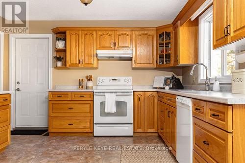 80 Stephenson Road 7 E, Huntsville, ON - Indoor Photo Showing Kitchen