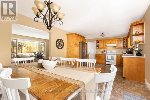 80 Stephenson Road 7 E, Huntsville, ON - Indoor Photo Showing Dining Room