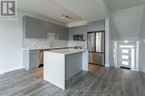 93 - 3380 Singleton Avenue, London, ON - Indoor Photo Showing Kitchen With Upgraded Kitchen