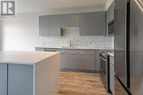 93 - 3380 Singleton Avenue, London, ON - Indoor Photo Showing Kitchen With Upgraded Kitchen