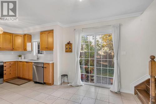 5 - 3040 Fifth Line W, Mississauga, ON - Indoor Photo Showing Kitchen