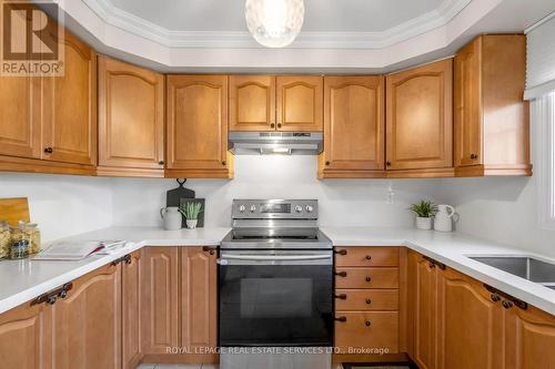 5 - 3040 Fifth Line W, Mississauga, ON - Indoor Photo Showing Kitchen