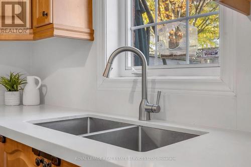 5 - 3040 Fifth Line W, Mississauga, ON - Indoor Photo Showing Kitchen With Double Sink