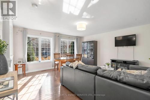 5 - 3040 Fifth Line W, Mississauga, ON - Indoor Photo Showing Living Room