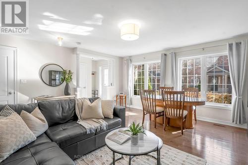 5 - 3040 Fifth Line W, Mississauga, ON - Indoor Photo Showing Living Room