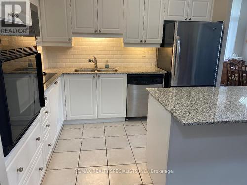 302 - 810 Scollard Court, Mississauga, ON - Indoor Photo Showing Kitchen With Stainless Steel Kitchen With Double Sink With Upgraded Kitchen