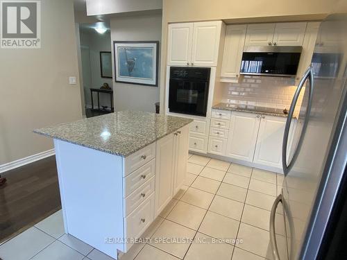 302 - 810 Scollard Court, Mississauga, ON - Indoor Photo Showing Kitchen With Upgraded Kitchen