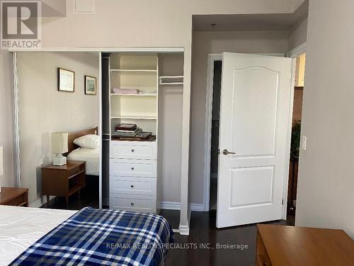 302 - 810 Scollard Court, Mississauga, ON - Indoor Photo Showing Bedroom