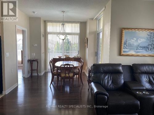 302 - 810 Scollard Court, Mississauga, ON - Indoor Photo Showing Living Room