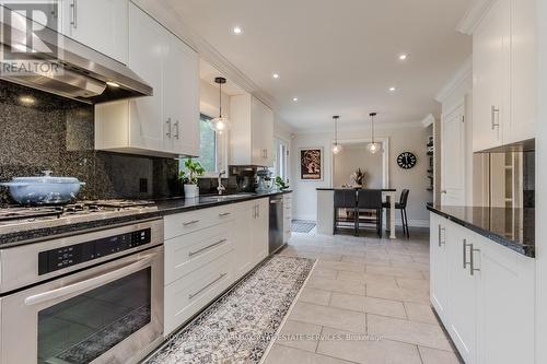 2091 Canterbury Drive, Burlington, ON - Indoor Photo Showing Kitchen With Upgraded Kitchen