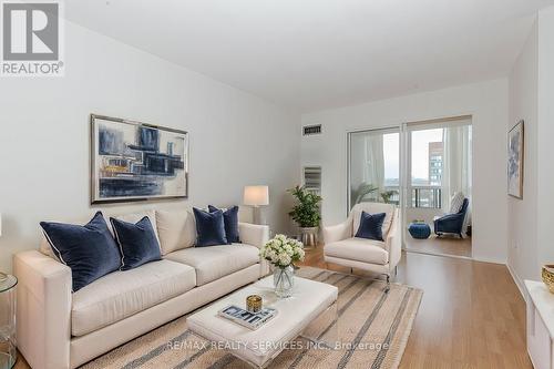 2014 - 155 Hillcrest Avenue, Mississauga, ON - Indoor Photo Showing Living Room