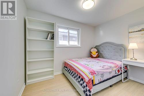 743 Mullin Way, Burlington, ON - Indoor Photo Showing Bedroom