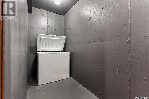 51 Salemka Crescent, Regina, SK - Indoor Photo Showing Laundry Room