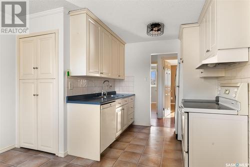 51 Salemka Crescent, Regina, SK - Indoor Photo Showing Laundry Room