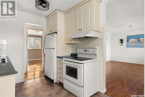 51 Salemka Crescent, Regina, SK - Indoor Photo Showing Kitchen