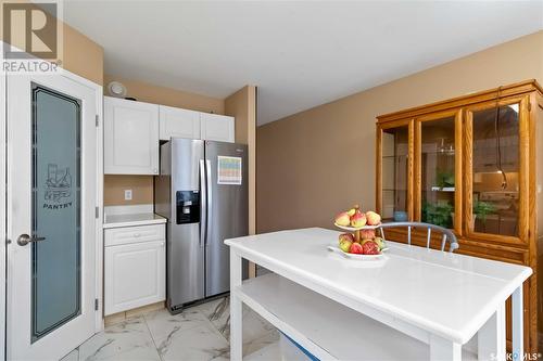 826 Budz Crescent, Saskatoon, SK - Indoor Photo Showing Kitchen