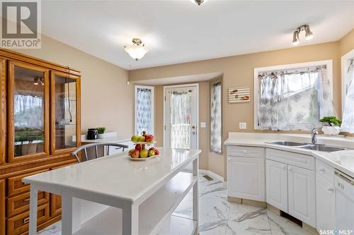 826 Budz Crescent, Saskatoon, SK - Indoor Photo Showing Kitchen With Double Sink