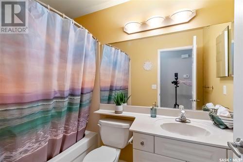 826 Budz Crescent, Saskatoon, SK - Indoor Photo Showing Bathroom