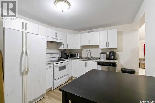 826 Budz Crescent, Saskatoon, SK - Indoor Photo Showing Kitchen