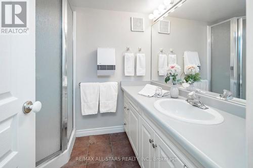 18 Squire Bakers Lane, Markham, ON - Indoor Photo Showing Bathroom