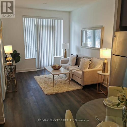 108 - 1 Uptown Drive, Markham, ON - Indoor Photo Showing Living Room