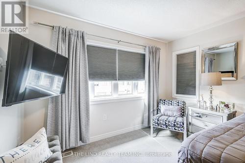 70 Walter Proctor Road, East Gwillimbury, ON - Indoor Photo Showing Bedroom