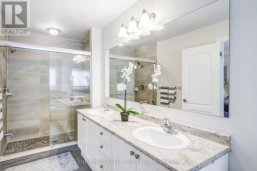 70 Walter Proctor Road, East Gwillimbury, ON - Indoor Photo Showing Bathroom