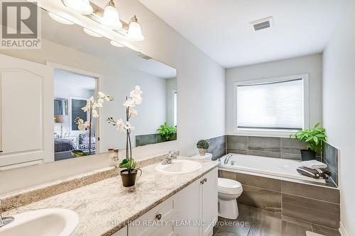 70 Walter Proctor Road, East Gwillimbury, ON - Indoor Photo Showing Bathroom