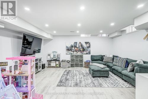 70 Walter Proctor Road, East Gwillimbury, ON - Indoor Photo Showing Basement