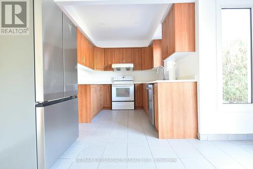 32 Buchanan Drive, Markham, ON - Indoor Photo Showing Kitchen