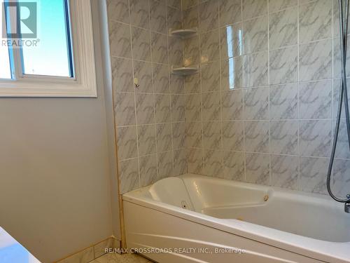 32 Buchanan Drive, Markham, ON - Indoor Photo Showing Bathroom