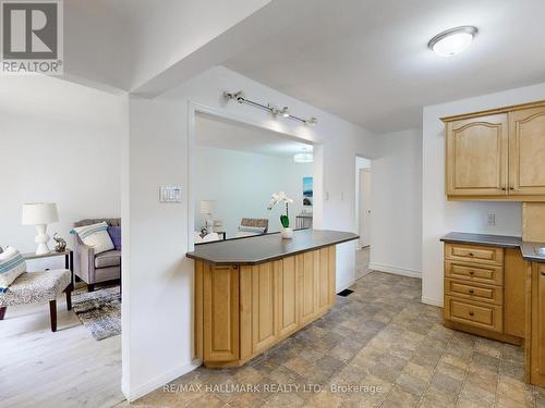 37 Lindsay Avenue, Newmarket, ON - Indoor Photo Showing Kitchen