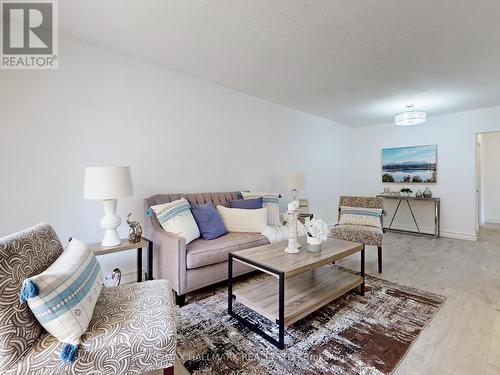 37 Lindsay Avenue, Newmarket, ON - Indoor Photo Showing Living Room