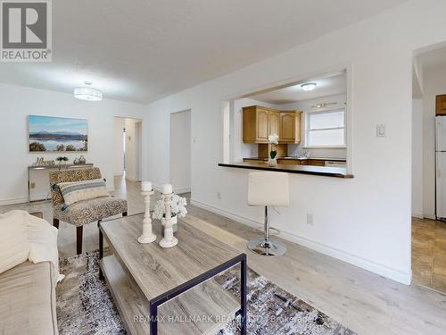 37 Lindsay Avenue, Newmarket, ON - Indoor Photo Showing Living Room