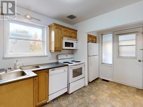 37 Lindsay Avenue, Newmarket, ON - Indoor Photo Showing Kitchen