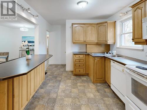 37 Lindsay Avenue, Newmarket, ON - Indoor Photo Showing Kitchen