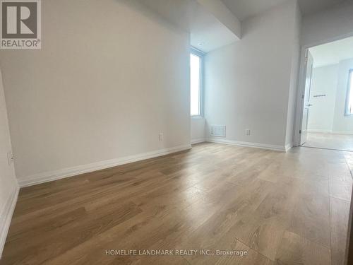 Th60 - 1060 Portage Parkway, Vaughan, ON - Indoor Photo Showing Other Room