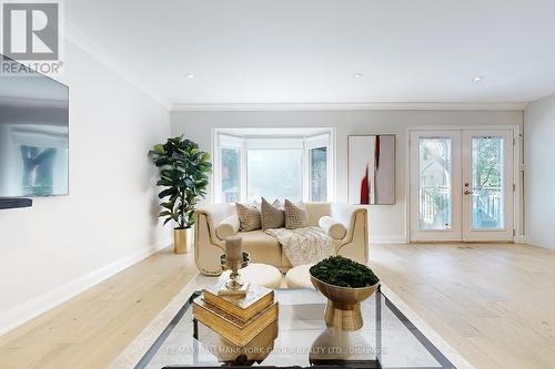 27 Murdock Avenue, Aurora, ON - Indoor Photo Showing Living Room