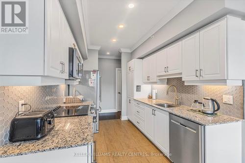 401 - 306 Essa Road, Barrie, ON - Indoor Photo Showing Kitchen With Upgraded Kitchen