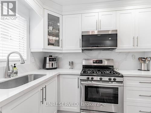 36 Engel Crescent, Barrie, ON - Indoor Photo Showing Kitchen With Upgraded Kitchen