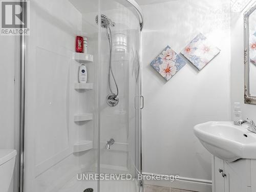 36 Engel Crescent, Barrie, ON - Indoor Photo Showing Bathroom