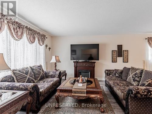 36 Engel Crescent, Barrie, ON - Indoor Photo Showing Living Room