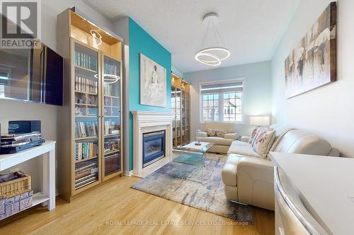 6962 Elliott Parliament Street, Mississauga, ON - Indoor Photo Showing Living Room With Fireplace