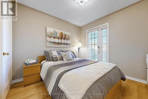 6962 Elliott Parliament Street, Mississauga, ON - Indoor Photo Showing Bedroom