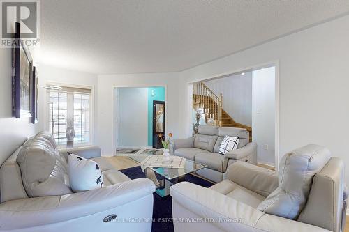 6962 Elliott Parliament Street, Mississauga, ON - Indoor Photo Showing Living Room