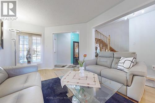 6962 Elliott Parliament Street, Mississauga, ON - Indoor Photo Showing Living Room