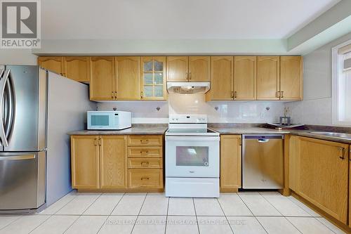 6962 Elliott Parliament Street, Mississauga, ON - Indoor Photo Showing Kitchen