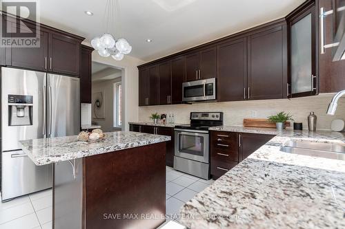 67 Humberstone Crescent, Brampton, ON - Indoor Photo Showing Kitchen With Upgraded Kitchen