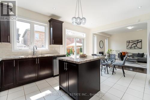 67 Humberstone Crescent, Brampton, ON - Indoor Photo Showing Kitchen With Upgraded Kitchen