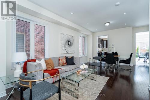 67 Humberstone Crescent, Brampton, ON - Indoor Photo Showing Living Room